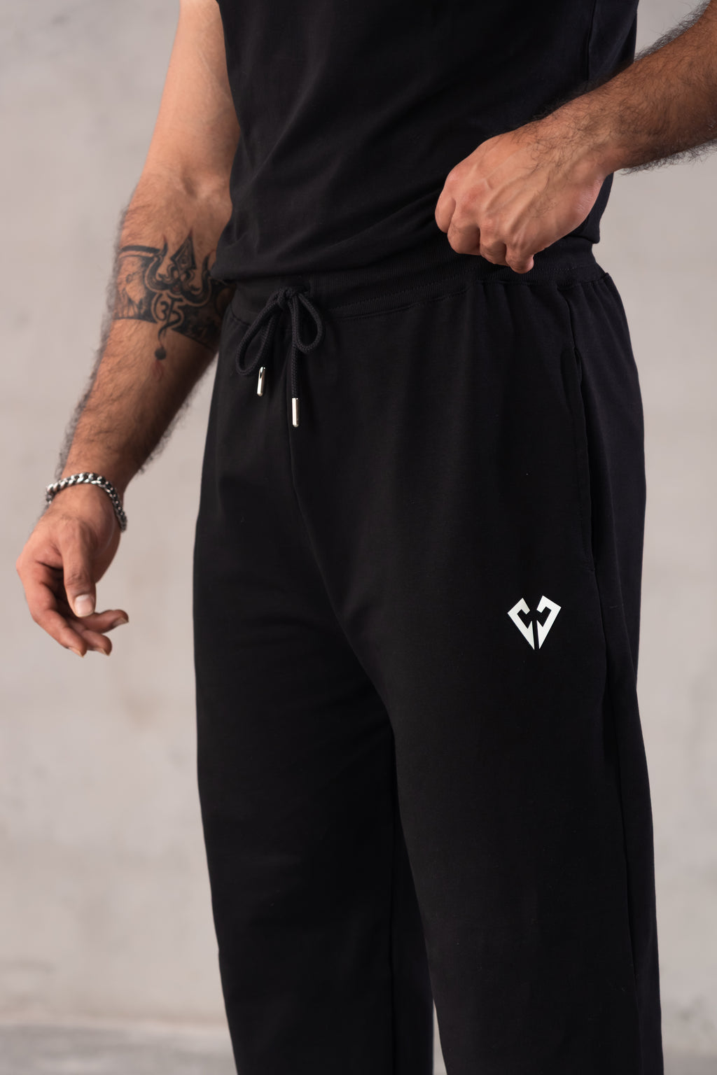 001 - PUMP COVER JOGGERS - BLACK