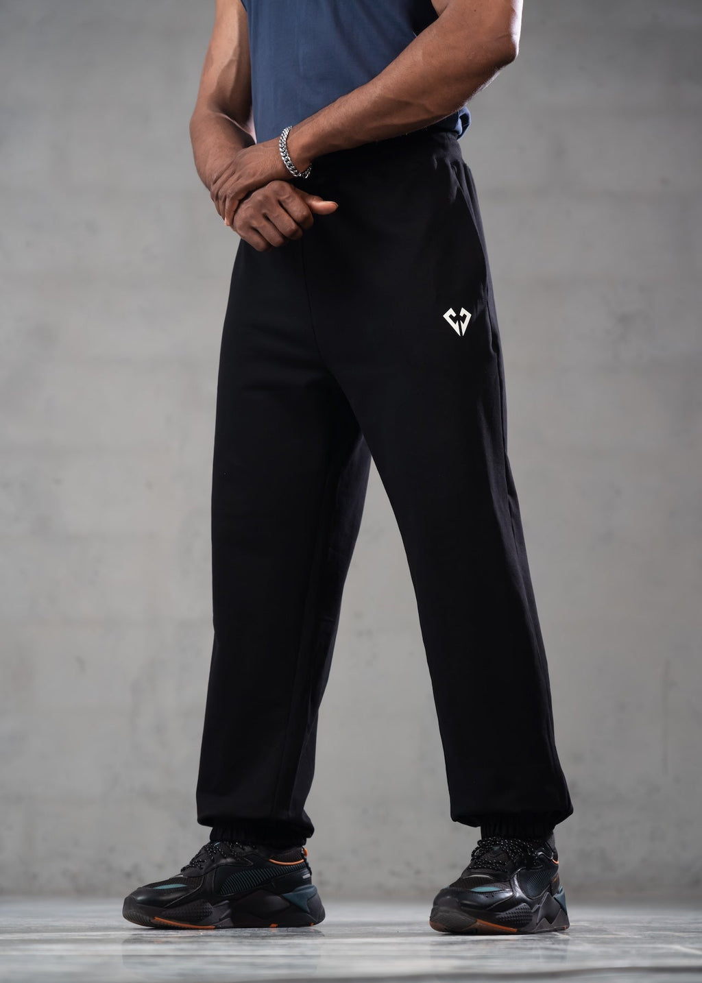 001 - PUMP COVER JOGGERS - BLACK