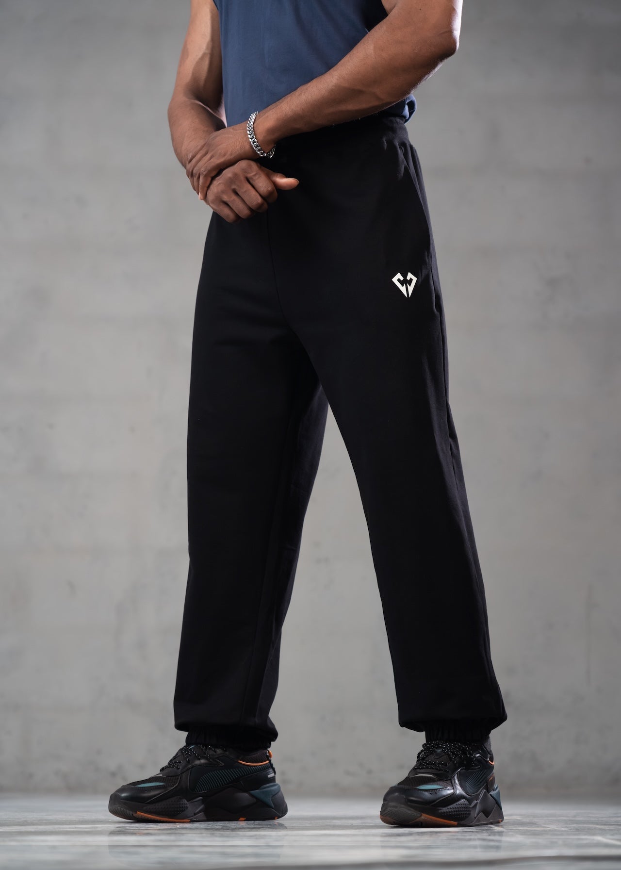 001 - PUMP COVER JOGGERS - BLACK