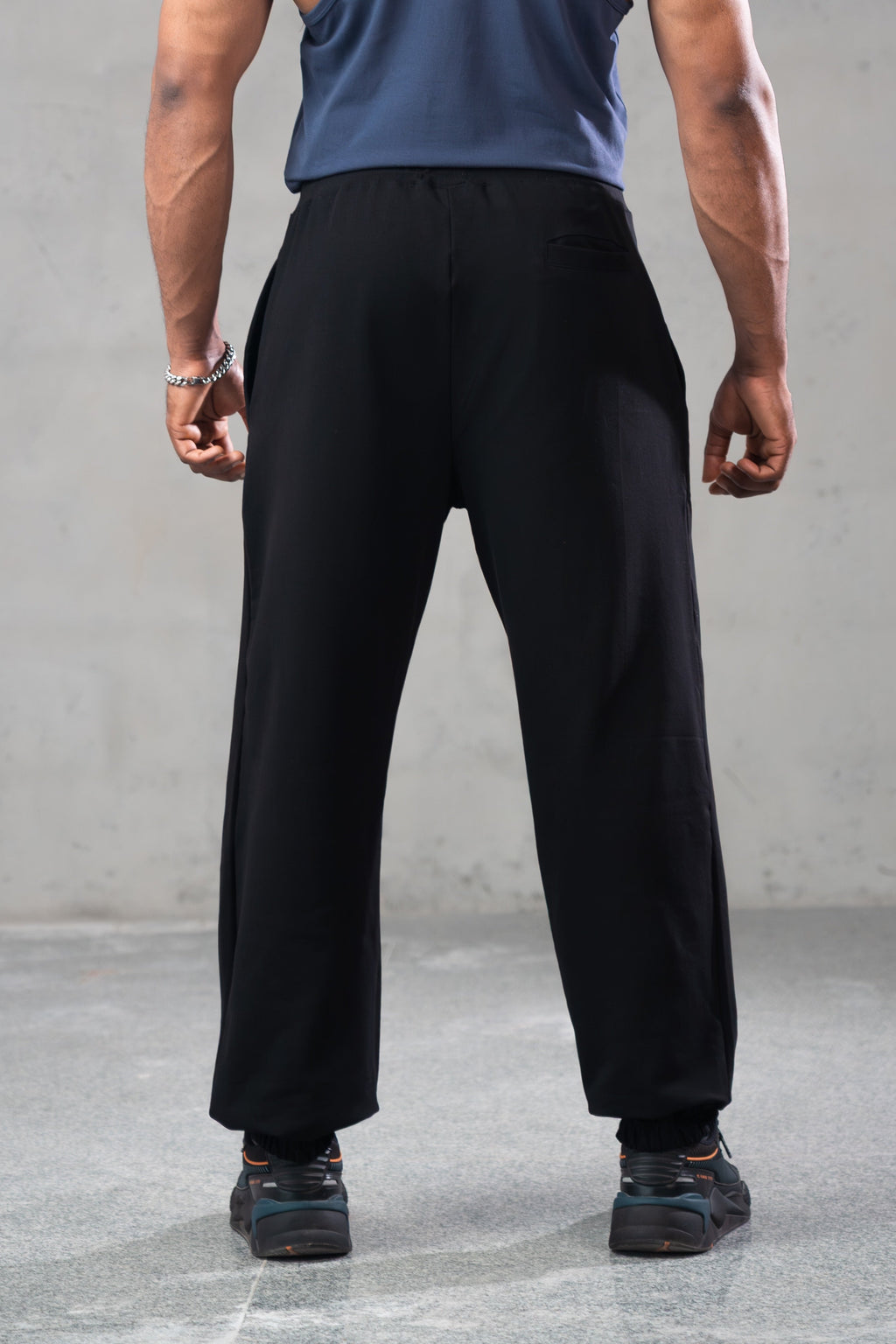 001 - PUMP COVER JOGGERS - BLACK